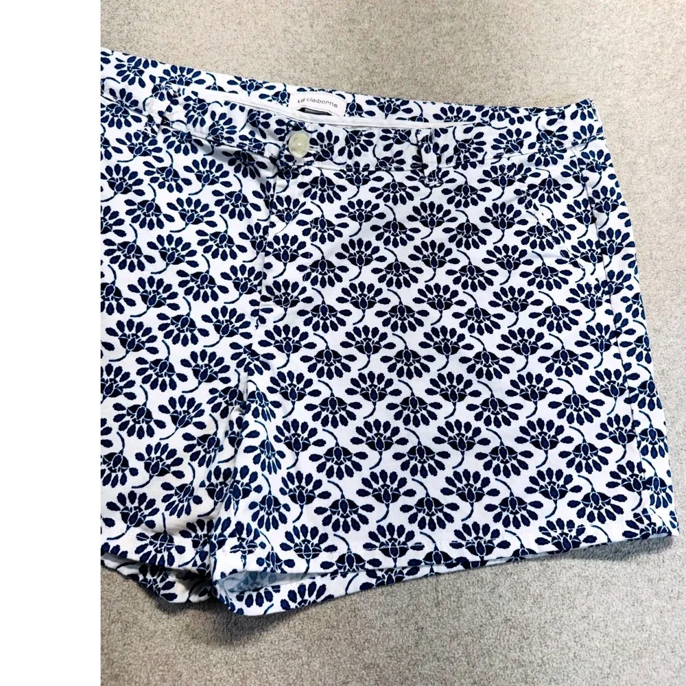 Liz Claiborne Floral Chino Shorts Womens 16 Blue White Mid Rise Summer Botanical